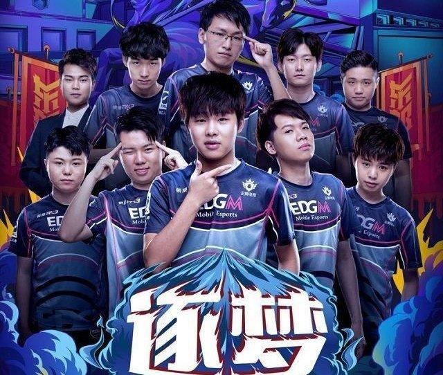 她不拘泥于